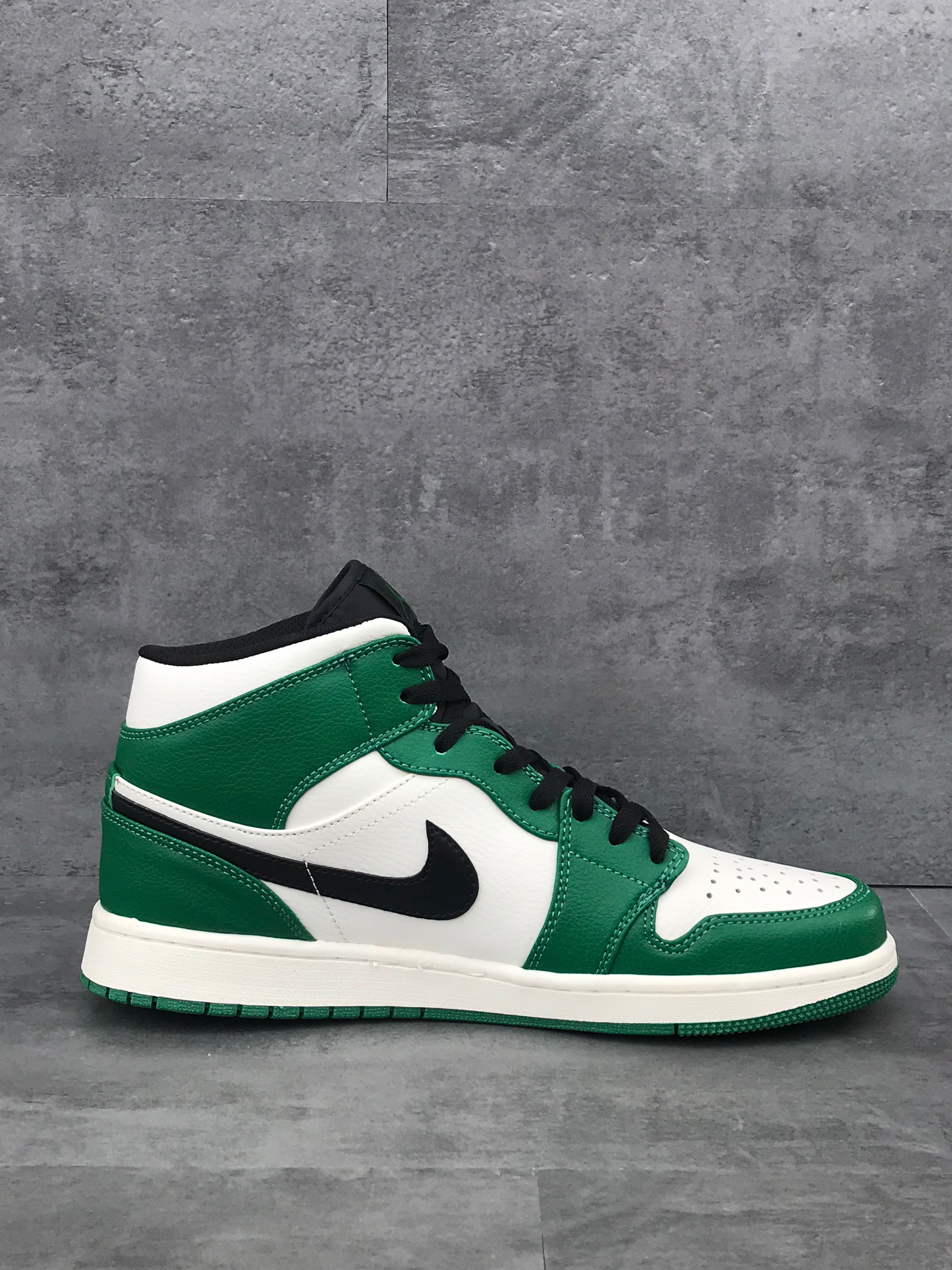 Nike air jordan. Джорданы кроссовки высокие мужские. Nike air jordan 1 retro high homage to home. Джорданы белые высокие. Джорданы кроссовки высокие мужские.