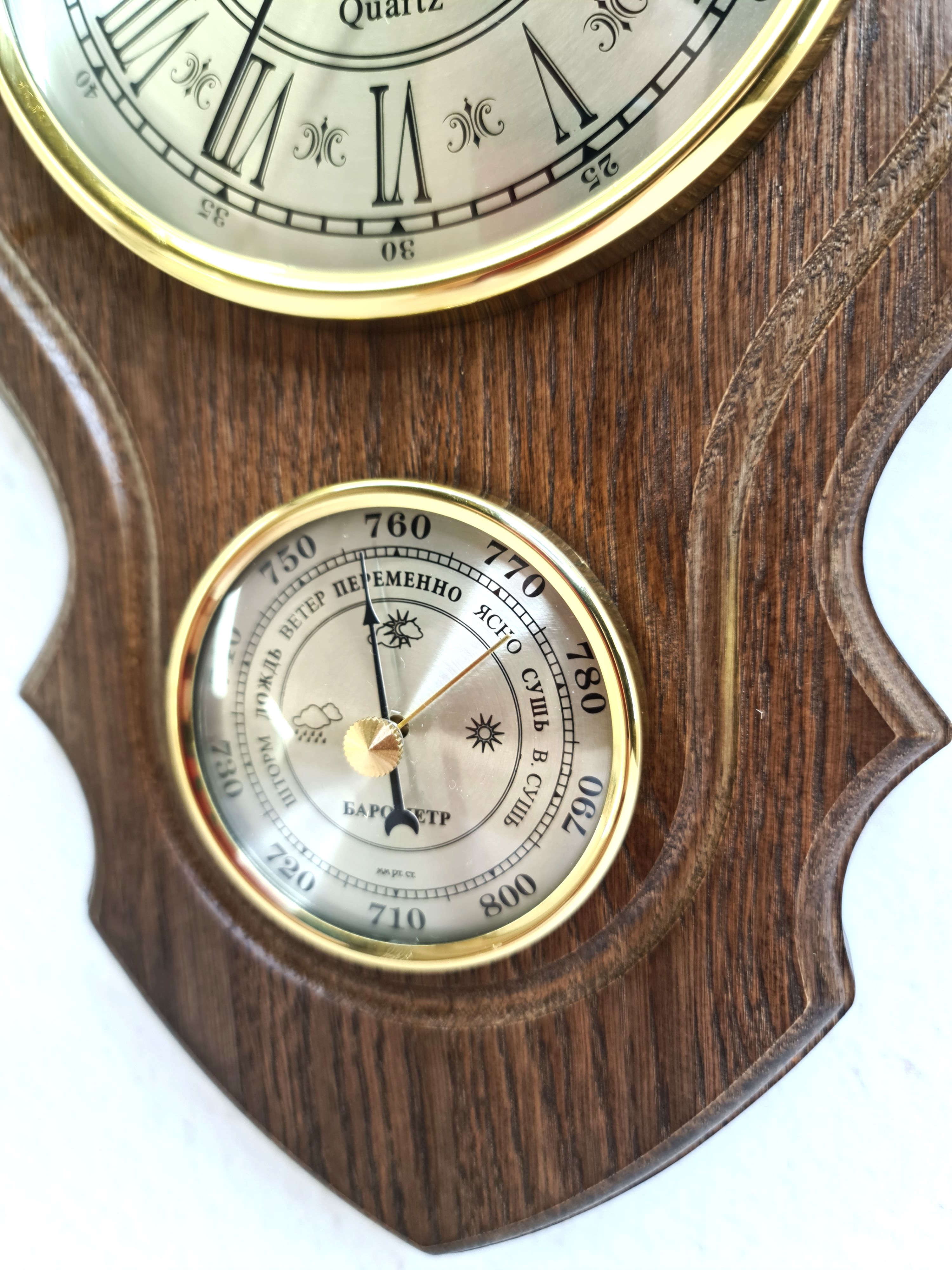 Барометр с часами настенный. Часы барометр. Барометр деревянный. Метеостанция деревянная. Метеостанция дерево.