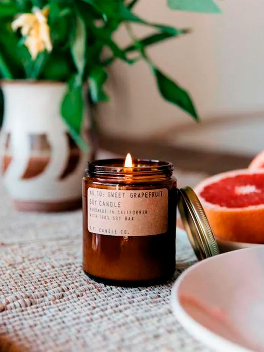 Свеча грейпфрут. P.f.candle &amp; co логотип. свеча grapefruit &amp; mint. свечи scented candle chocolate mint. банка винтаж свечи грейпфрут и мята.
