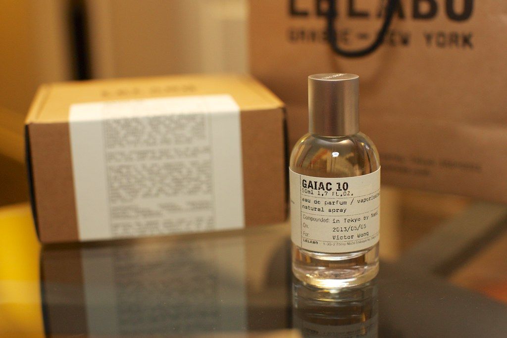 Gaiac 10 tokyo. Le Labo атомайзер. Духи Gaiac 10. Le Labo grasse New York Gaiac 10. Le Labo этикетка.