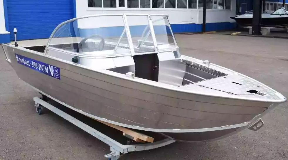 Моторная лодка Wyatboat-390 DCM с увеличенной высотой борта