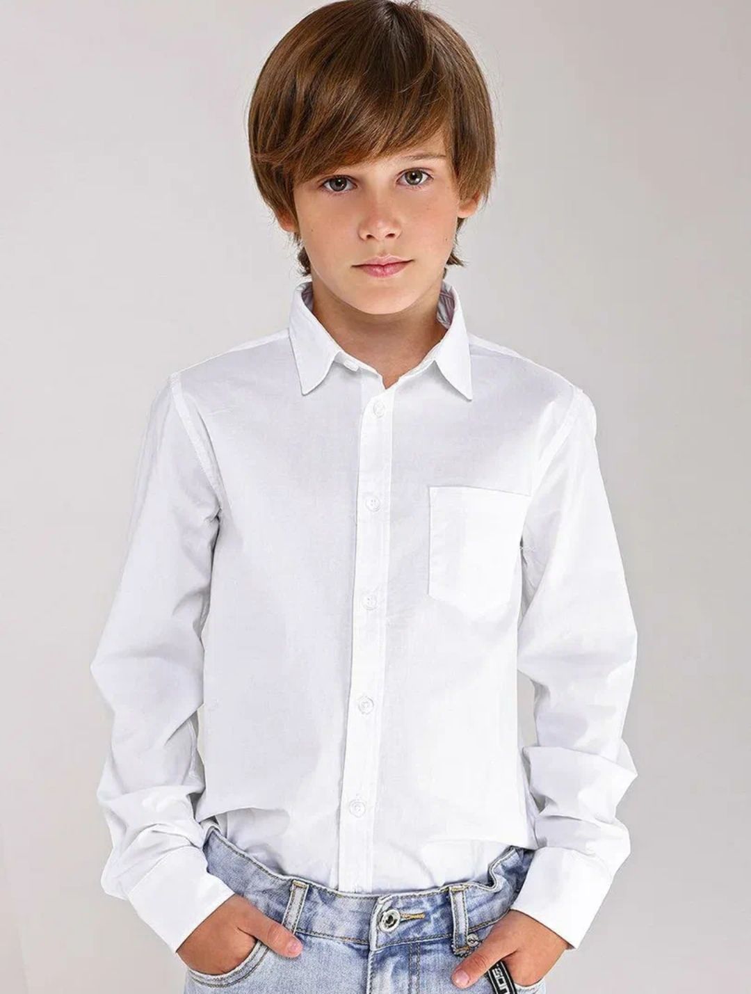 Мальчик в белой рубашке