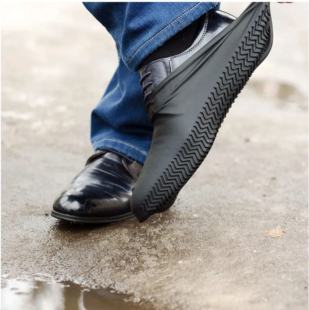Чехлы для обуви купить. Бахилы непромокаемые. Бахилы резиновые на обувь. Защита от грязи для обуви. Резиновые накладки на обувь от дождя и грязи.