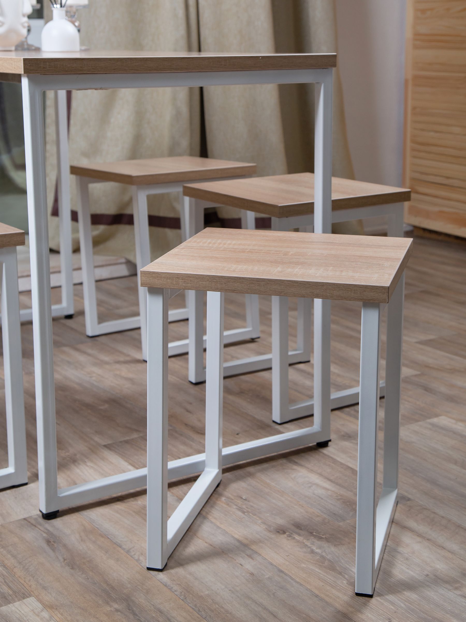 Табурет FreeStyle, размер 35х35х45 см, цвет дуб сонома, цвет ножек белый