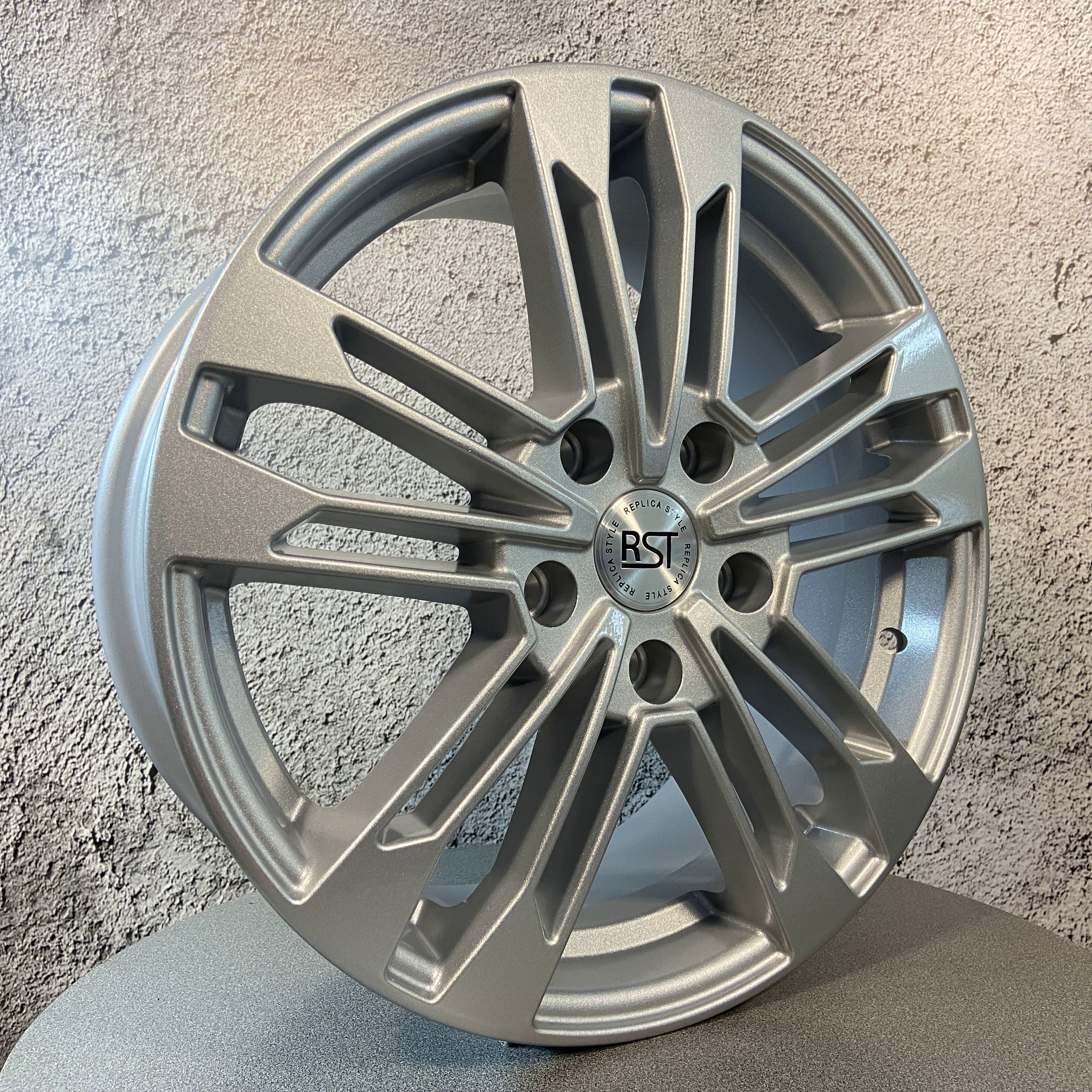 RST  Колесный диск Литой 17x7" PCD5х120 ET55 D65.1