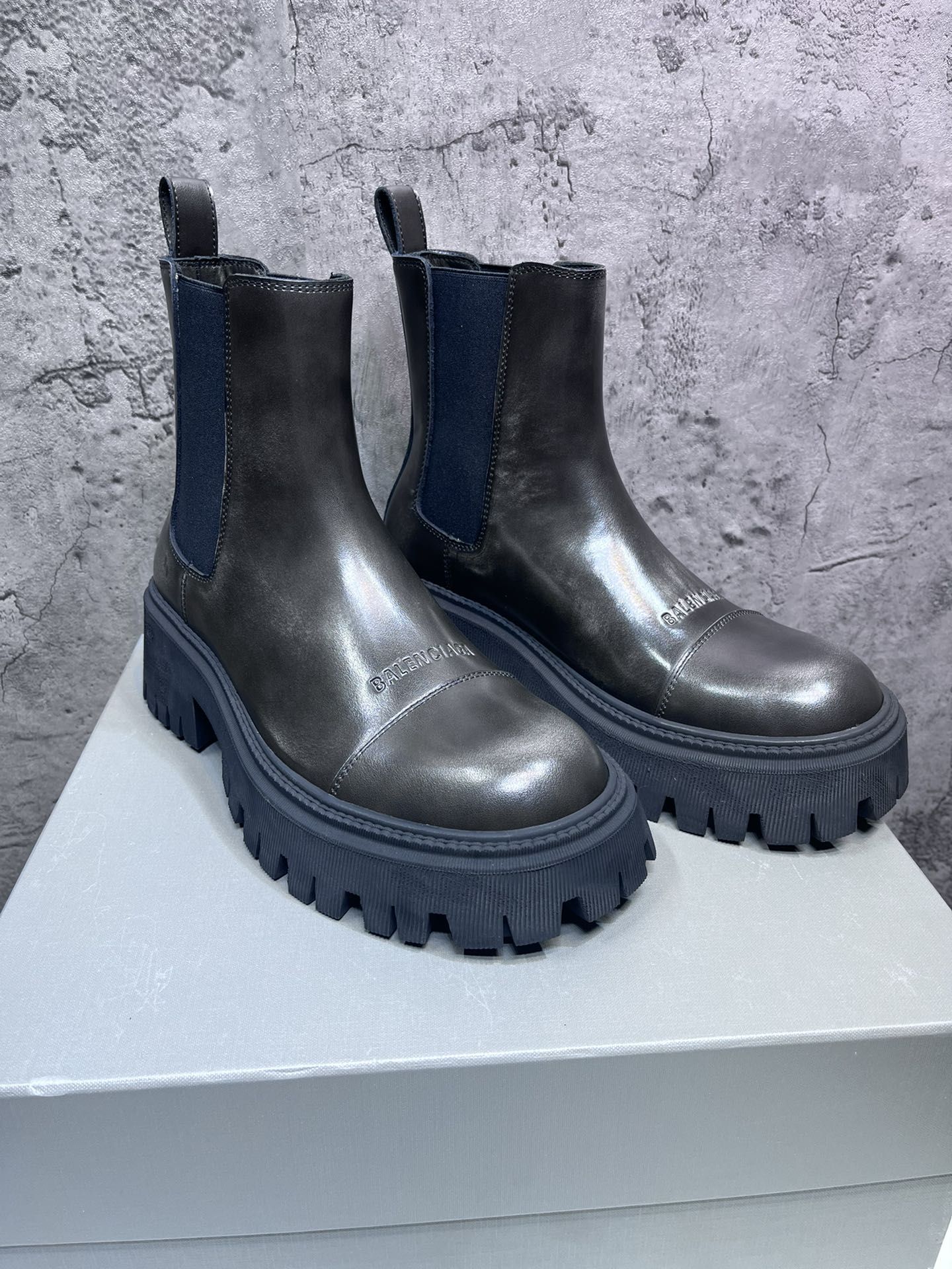 Ботинки Balenciaga - купить с доставкой по выгодным ценам винтернет-магазине OZON (1178416119)