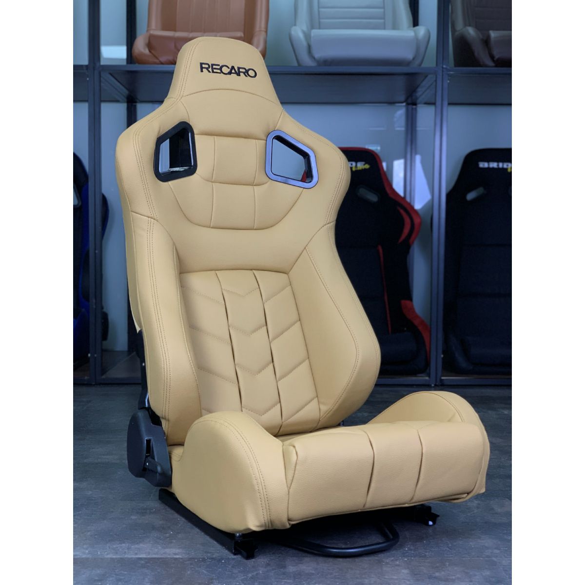 Багаж Сиденье спортивное (полуковш) SB Seats (57x54.5x98) Кожа