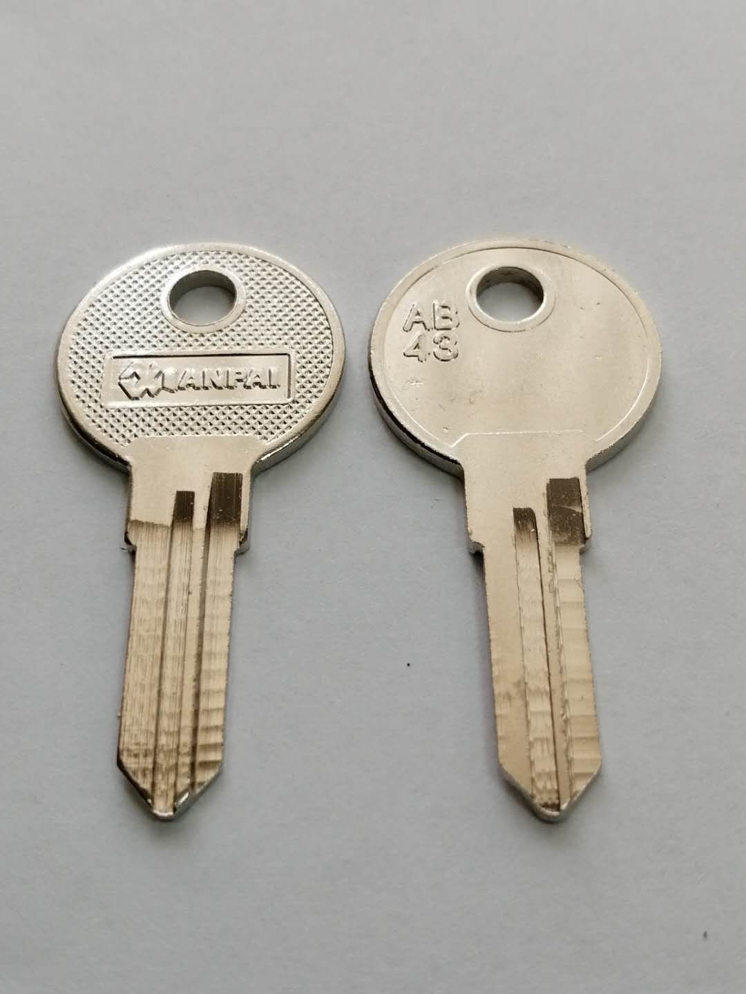 Key mail ru. Английский ключ. Почтовый ключ. Ключ от почтового. Универсальный ключ для почтового ящика.
