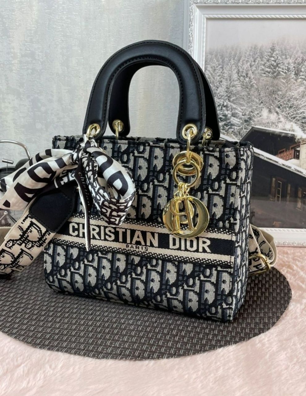 Сумка Christian Dior на плечо редкой серии - купить с доставкой по выгодным  ценам в интернет-магазине OZON (1266812636)