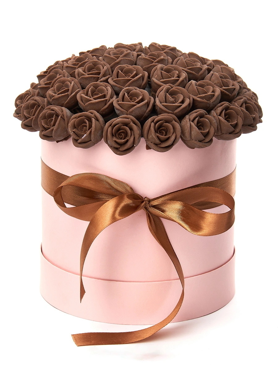 Букеты из шоколада купить в москве недорого. Букет из шоколадных роз в шляпной коробке. Шоколадные розы. Шоколадные розы в коробке. Шоколадные позы.