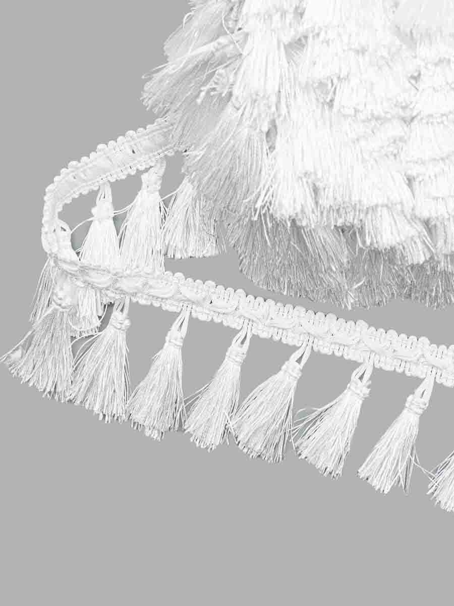 Снежная береза. Белая береза. Распустились кисти. Бахрома для автомобиля. Белые шторы с бахромой.