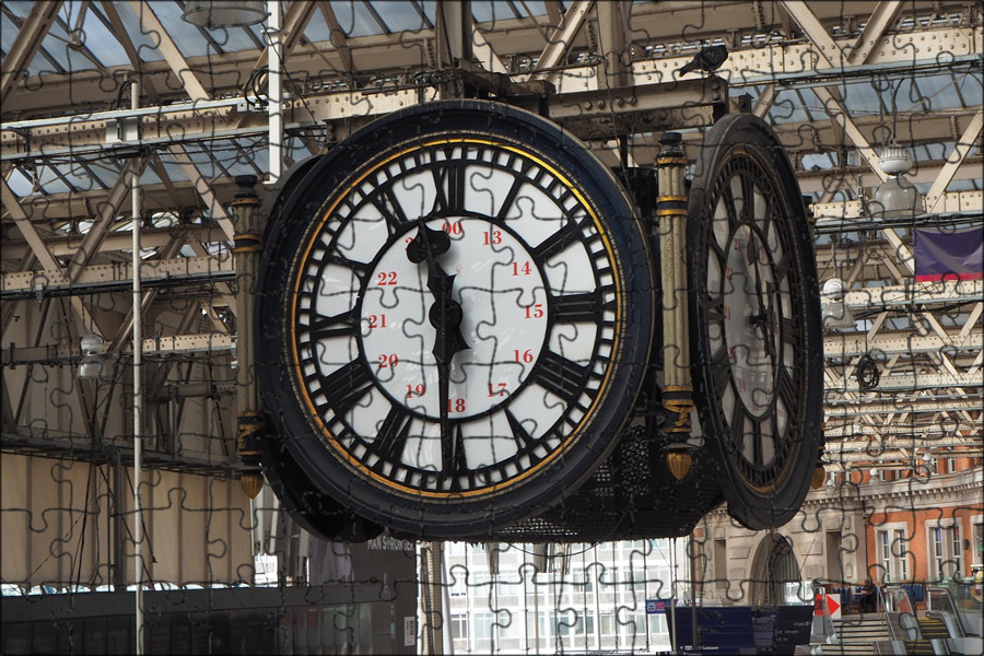 Станция с часами. Часы London Waterloo. Часы на вокзале. Часы на Железнодорожном вокзале. Швейцарские часы на вокзале.