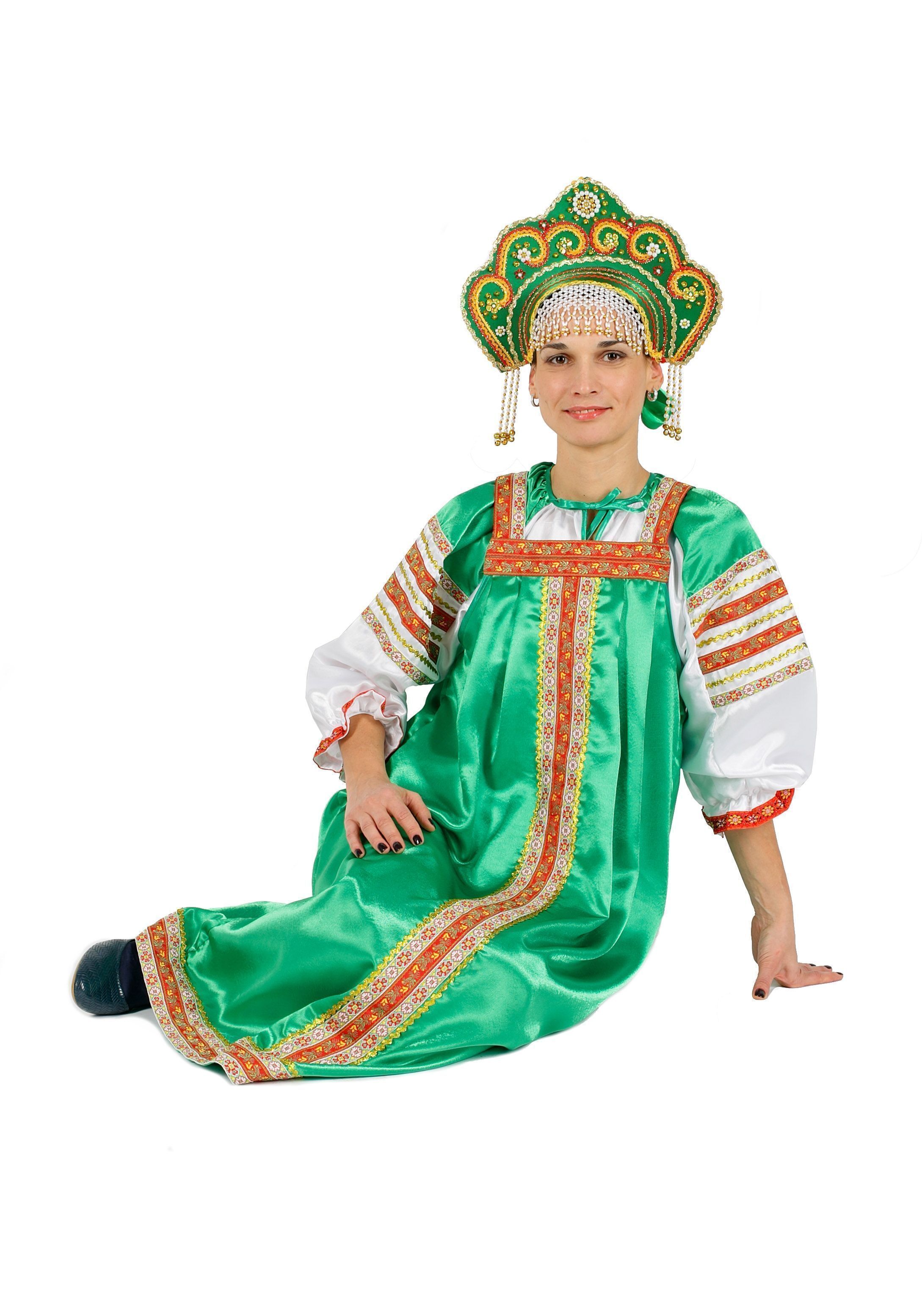 Аленушка в русском костюме
