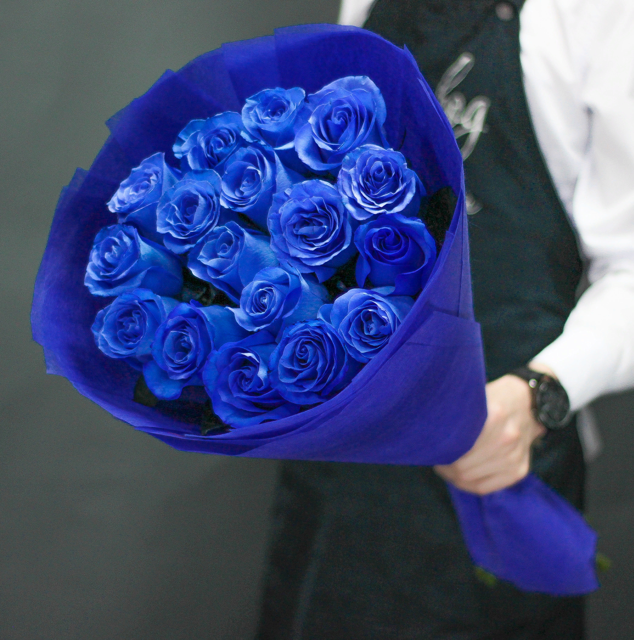 Синяя 25. Букет синих роз. Букет из синих роз. Букет из голубых роз. Голландские розы синие.
