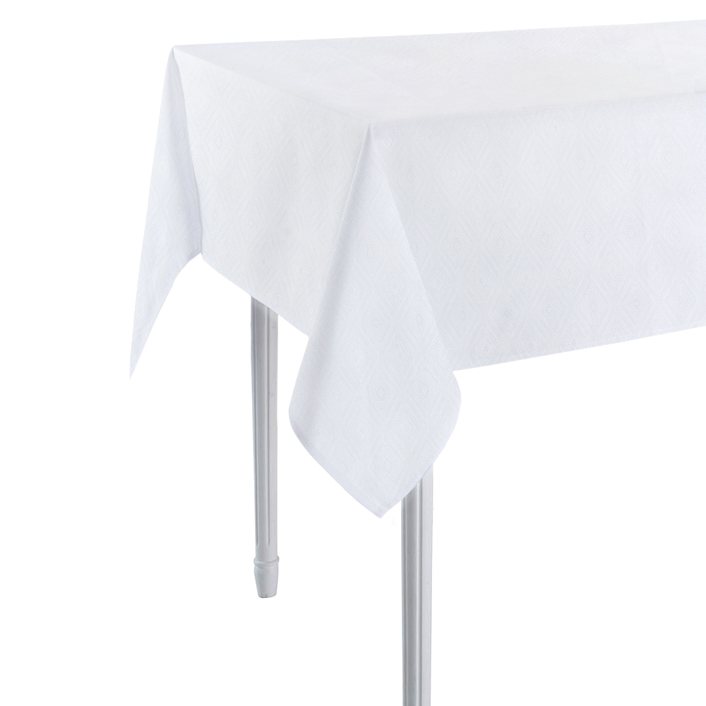 длинный стол с белой скатертью. белая белая белая скатерть лежит. белая белая белая скатерть лежит. белая скатерть. белая скатерть разбитые блюдца.