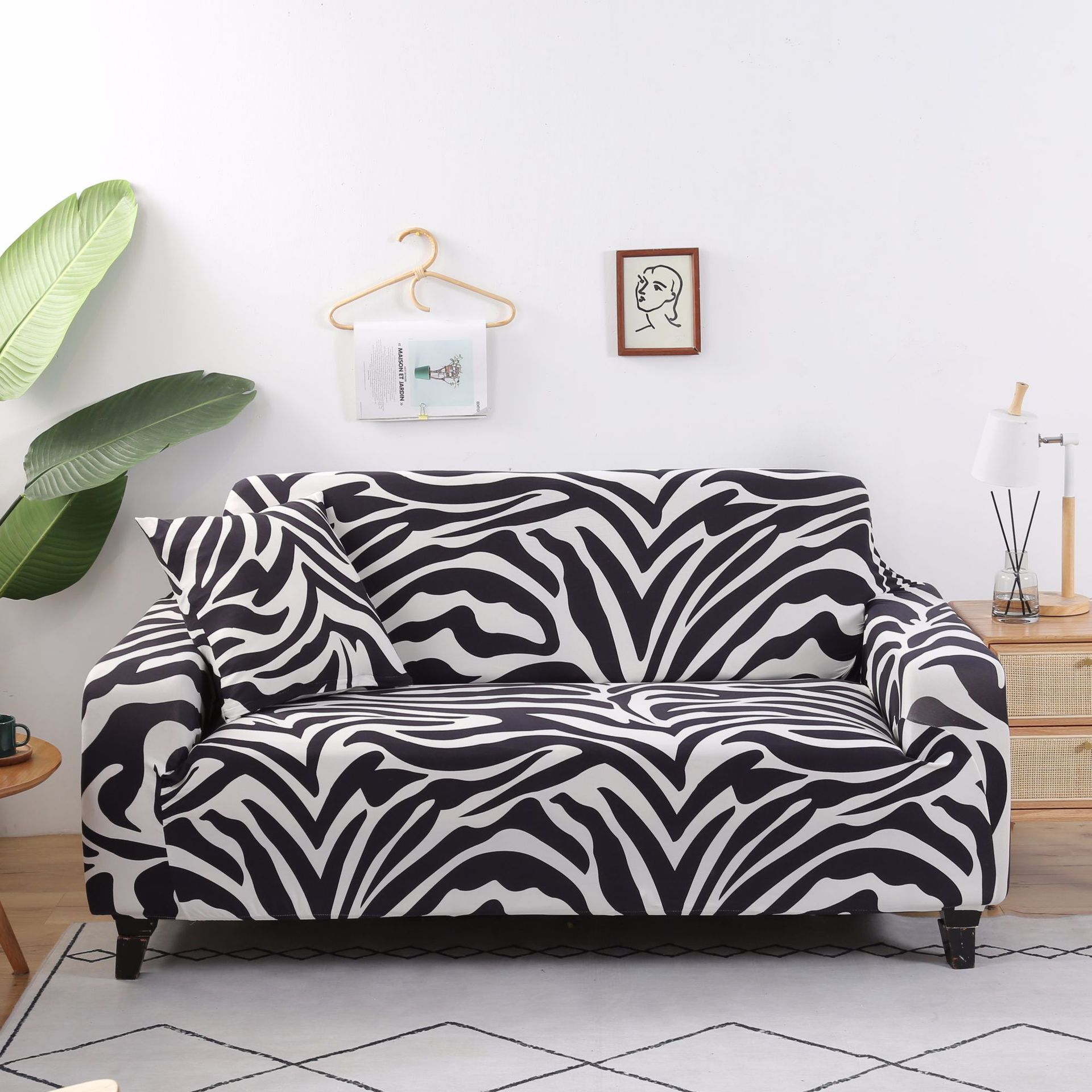 диван зебра с подушками