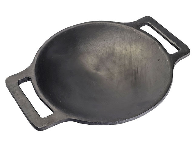 Сковорода syton чугунная 40 см. Жаровня brizoll м2660у 26 см. Чугунная посуда для индукционной плиты. Чугунная сковорода на огонь. Fire pan.
