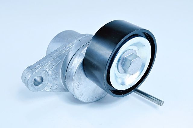 Renault 8200933753 ролик натяжной. 6 8 2. Ролик приводного ремня рено логан. Renault ролик ремня натяжной 8200849831. 6.