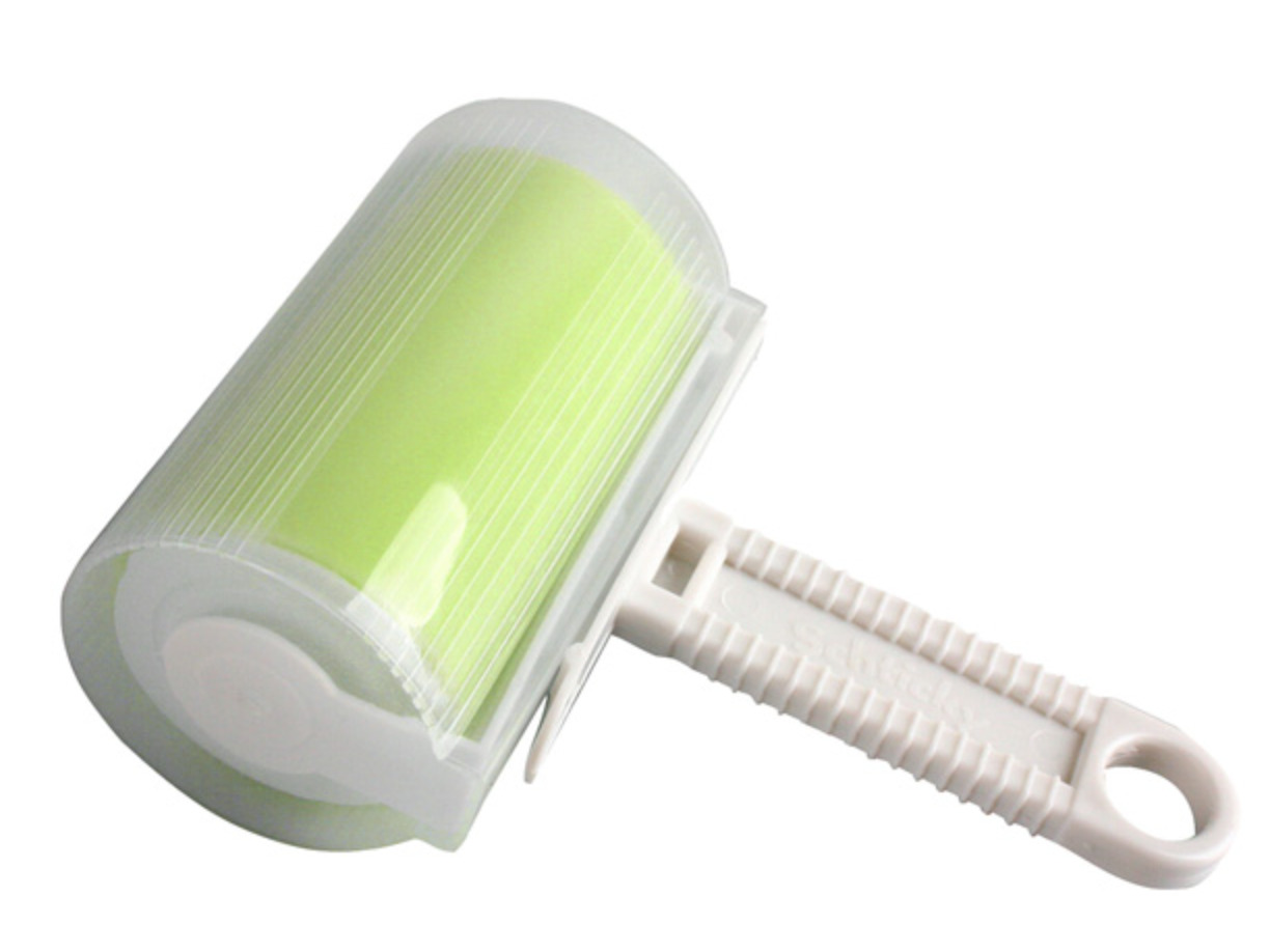 ролик моющийся. липкий валик для одежды. валик для чистки одежды линт роллер. щетка-ролик для чистки одежды lint roller. линт роллер для одежды.