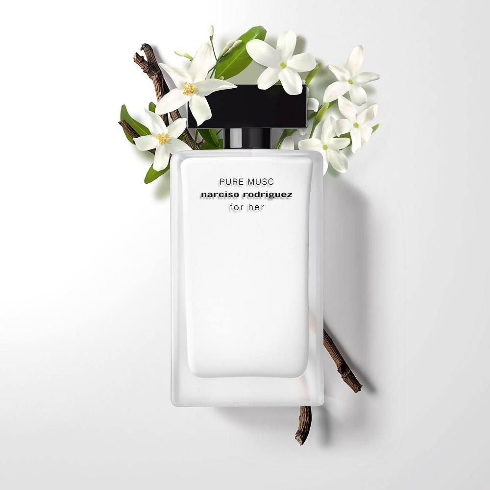 Духи родригес белые. Pure Musk Narciso Rodriguez for her. Narciso Rodriguez Pure Musk. Narciso Rodriguez Pure Musc for her EDP (50 мл). Narciso Rodriguez мускус.