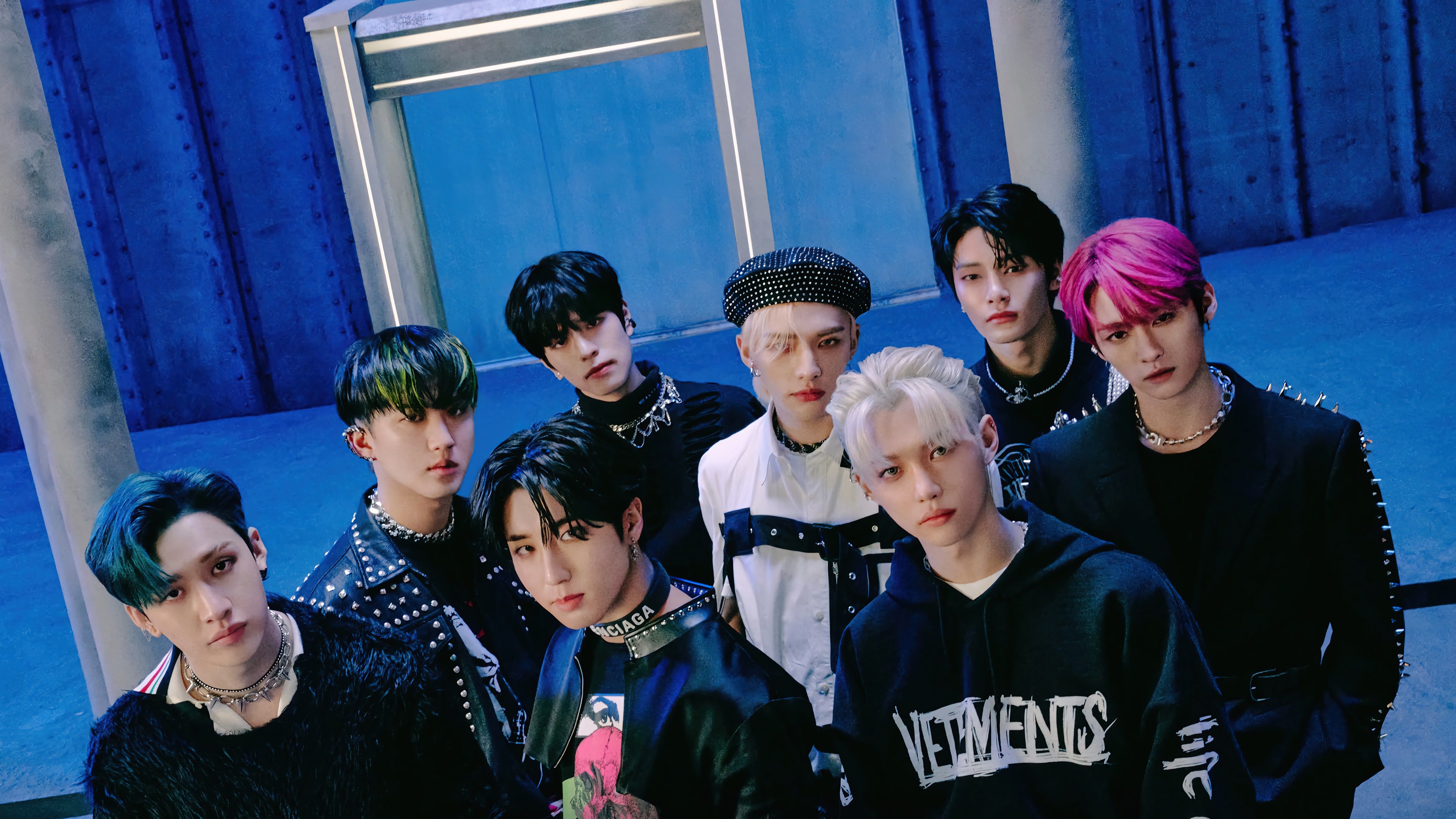 Когда выходит альбом stray kids. Группа Stray Kids маниак. Группа Stray Kids 2022. Хенджин Stray Kids 2022. Корейская группа Stray Kids.