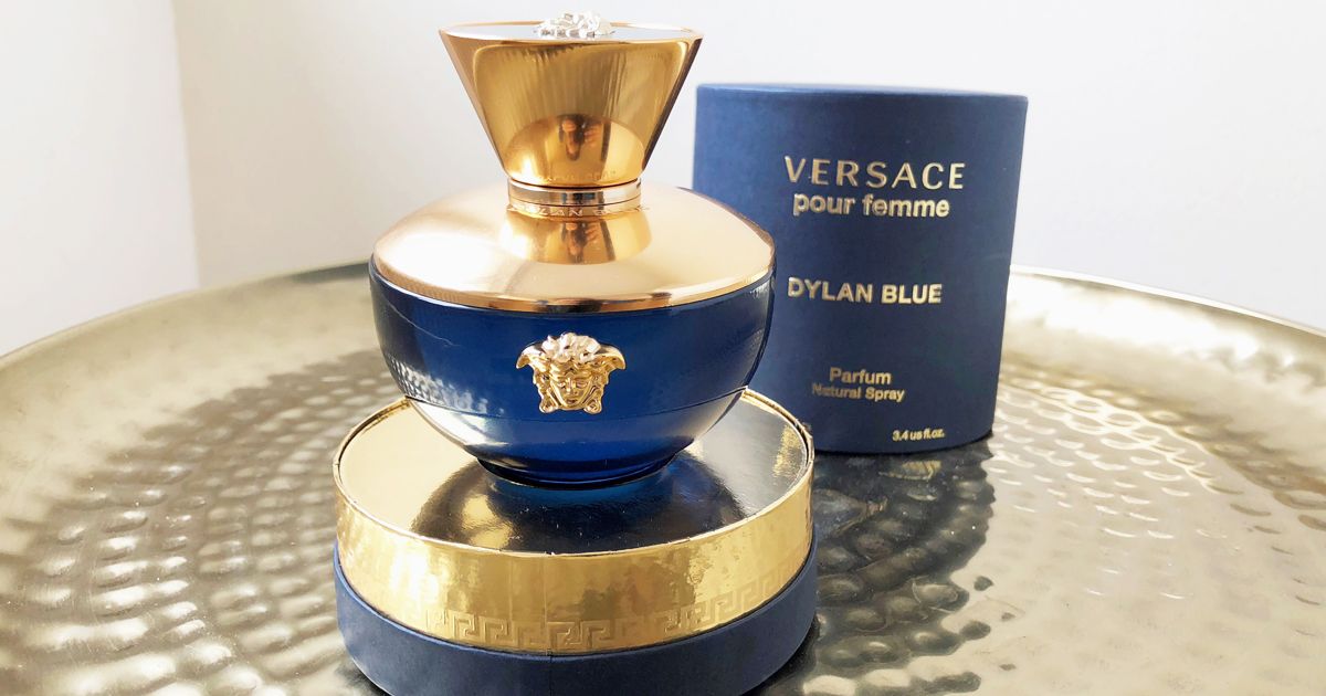 Versace dylan blue pour. Versace pour femme Dylan Blue pour. Версаче pour femme Dylan Blue. Versace pour femme Dylan Blue EDP 50ml. Versace pour femme Dylan Blue 50 ml.