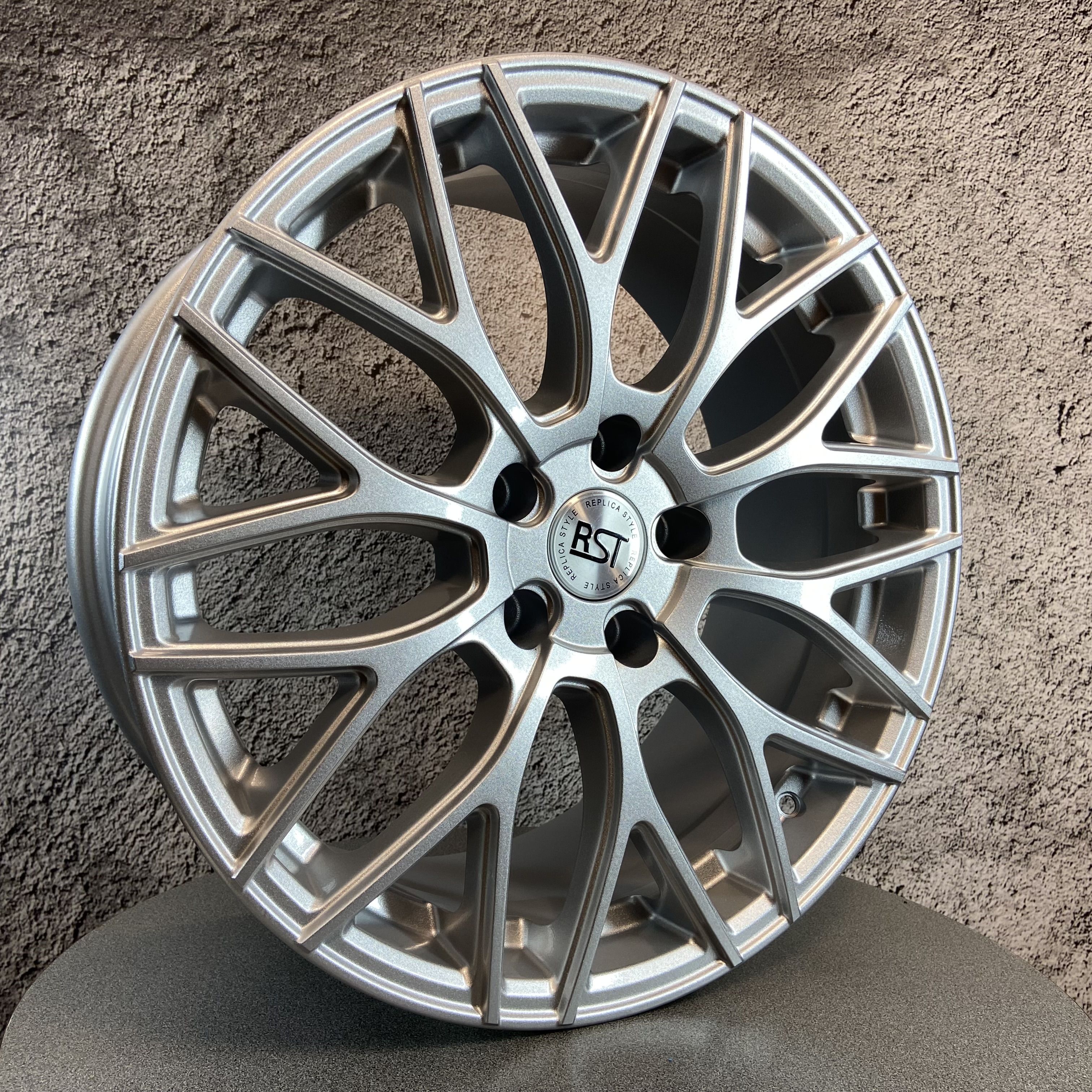 RST  Колесный диск Литой 18x8" PCD5х112 ET39 D66.6