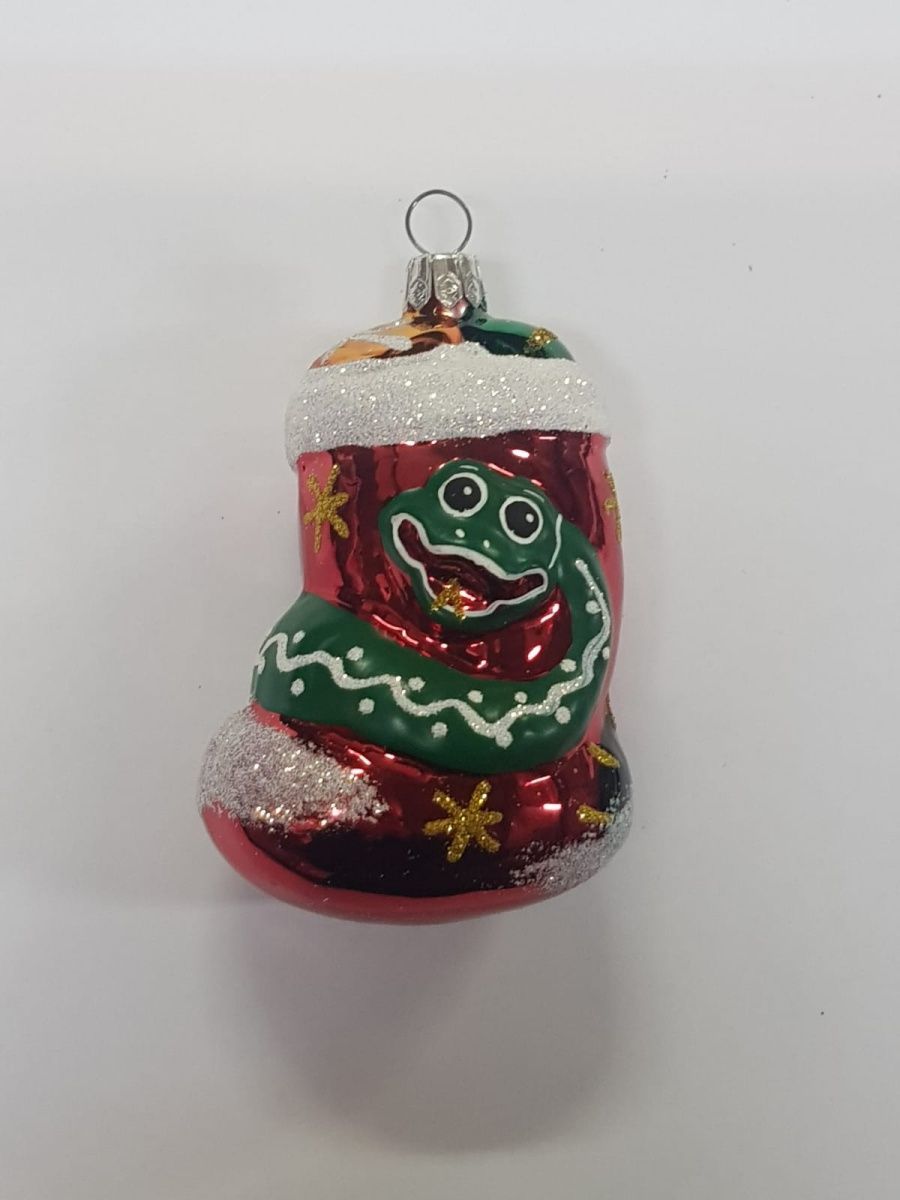 Новогодняя игрушка змея. Год змеи какие игрушки на елку. Елочный шар. Елочная игрушка змея. Новогодний шар змея.