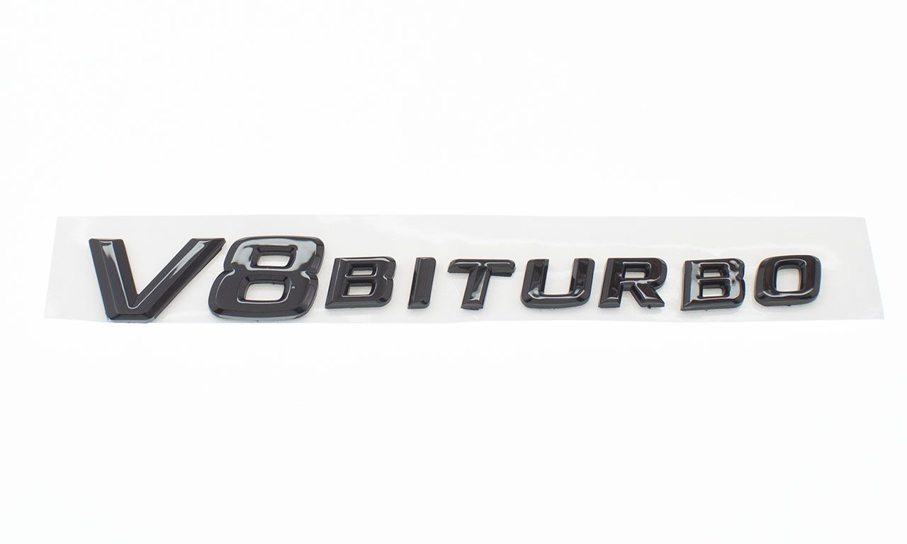 Шильдики крылья. V8 Biturbo шильдик. Шильдик v8 Heritage. В8 битурбо шильдики на крыло. V8 Biturbo черный шильдик на черном ГЕЛИКЕ.