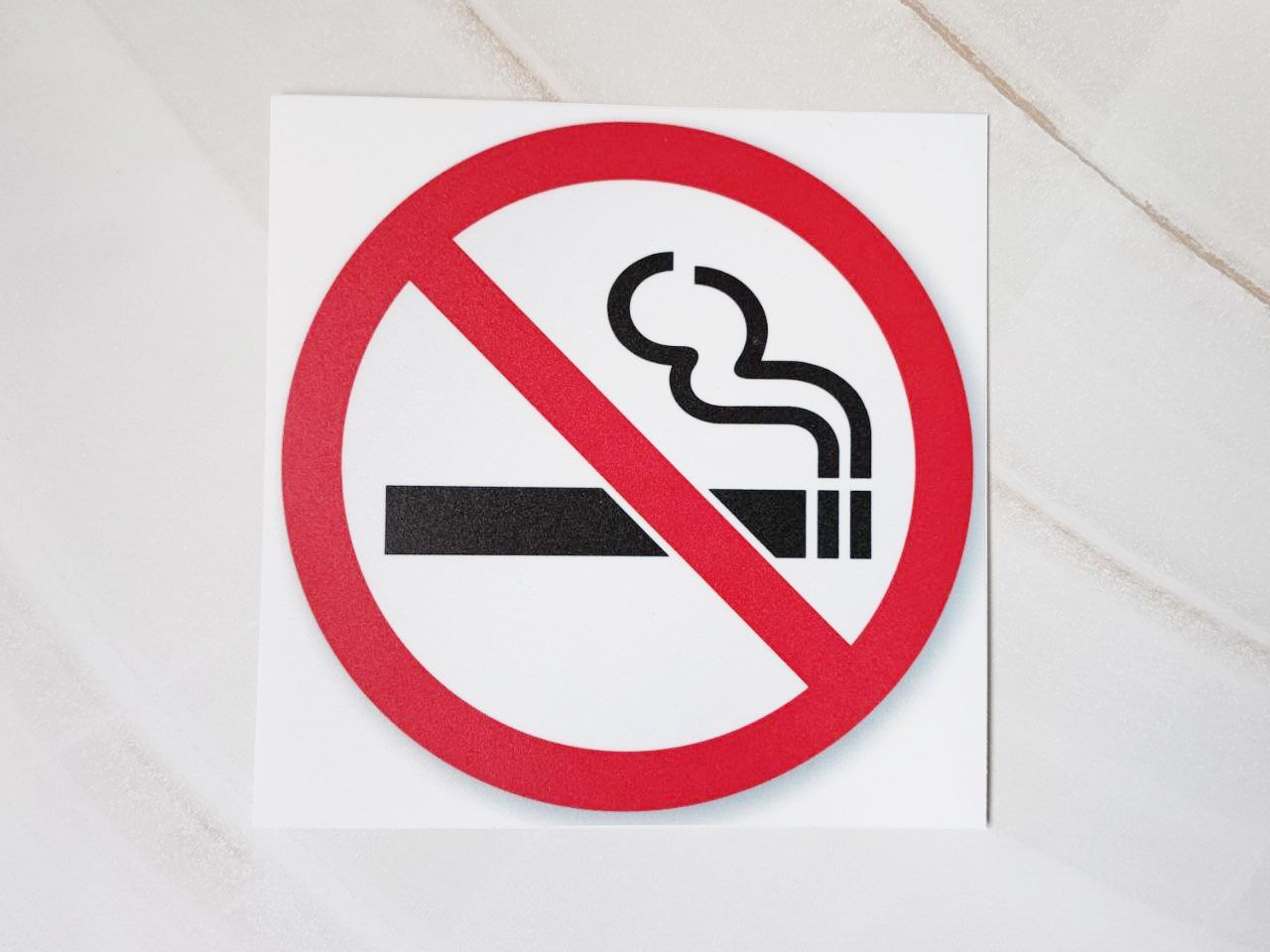 Не курим ру форум. Наклейка курение запрещено. Наклейка «не курить». Наклейка не наступать. Наклейка не курить в авто.