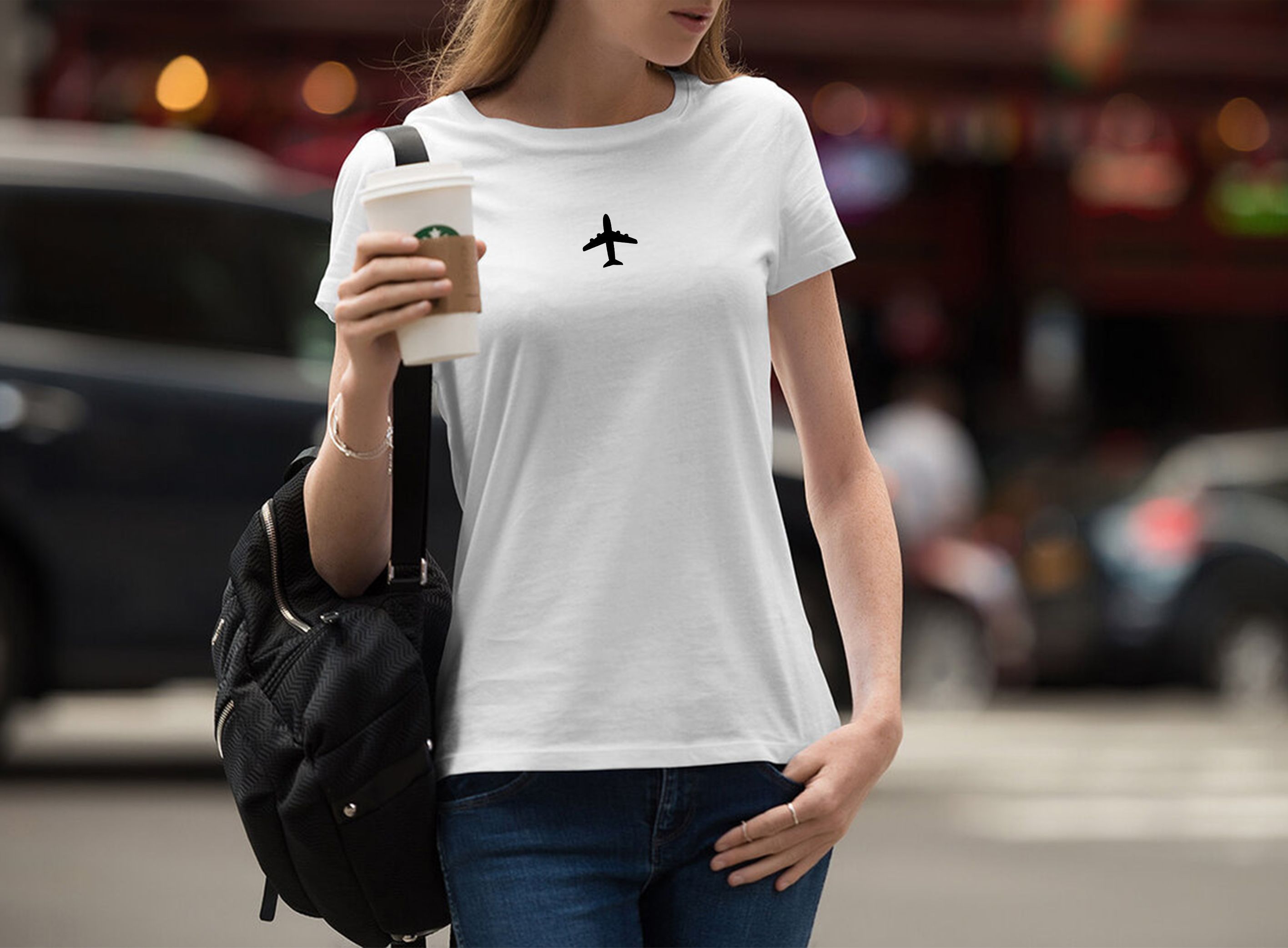 Shirt street. Девушка в белой футболке. Белая футболка. Футболка девушка. Девушка в белой футболке на улице.