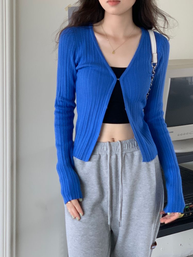 Charuel жакет лен. Белый укороченный обтягивающий кардиган шейн. Облегающие кардиганы. Топ-кардиган обтягивающий белый с пуговицами. Кардиган длинный розовый бонприкс.