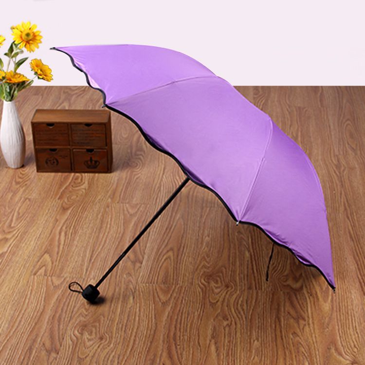 Зонтик раскрылся. Открытый зонт. Раскрытый зонт. Зонтик открытый в доме. Дом с зонтом.