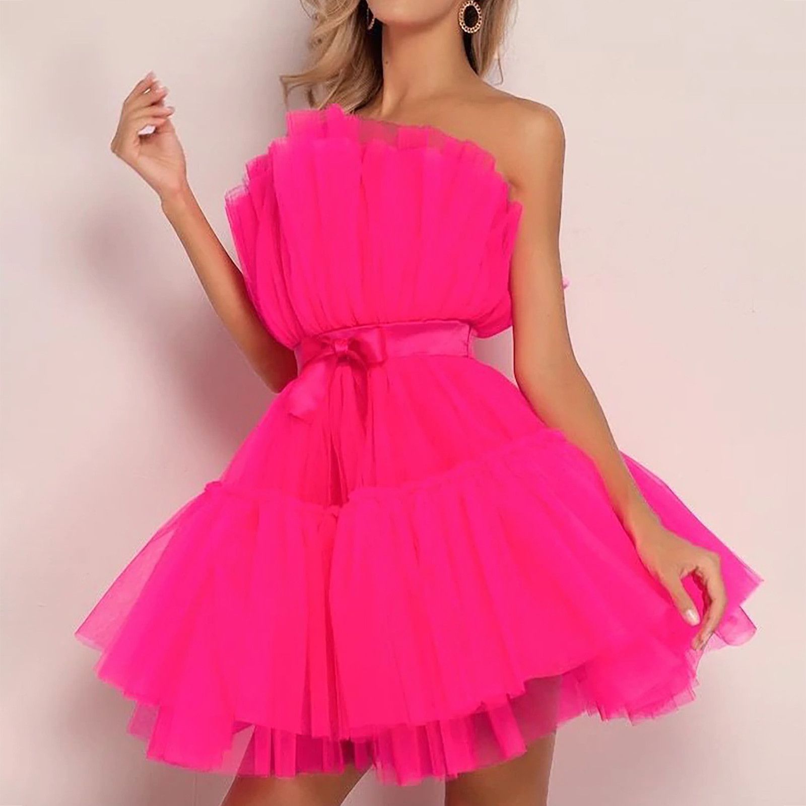 Розовое платье пышное короткое