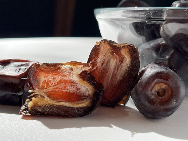 Финики отборные вяленные натуральные сухофрукты, без сахара иранские ...