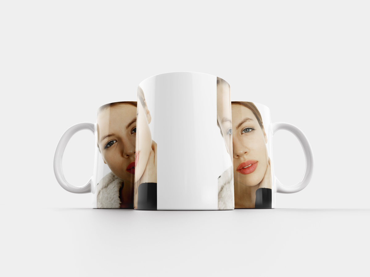 Две девушки и кружка. Две девушки и чашка. Кружка две девушки. Девушки 1 чашка. Две девушки и чаша.