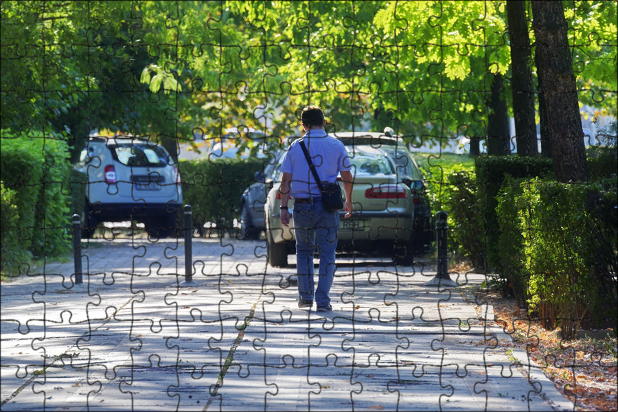 Сколько штраф за тротуар. Машина на тротуаре. Walk on the pavement. Майка тротуара из машины фото.