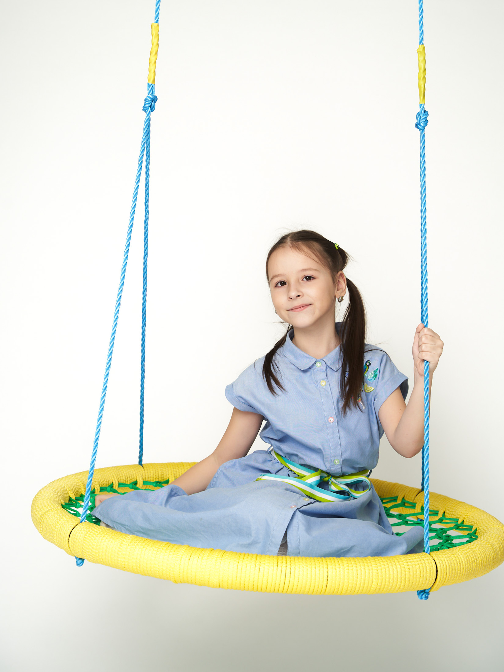 Дети на качелях. См качели. См качели. Подвесное кресло кокон галант полосатый (galant). Качель гнездо дио1.