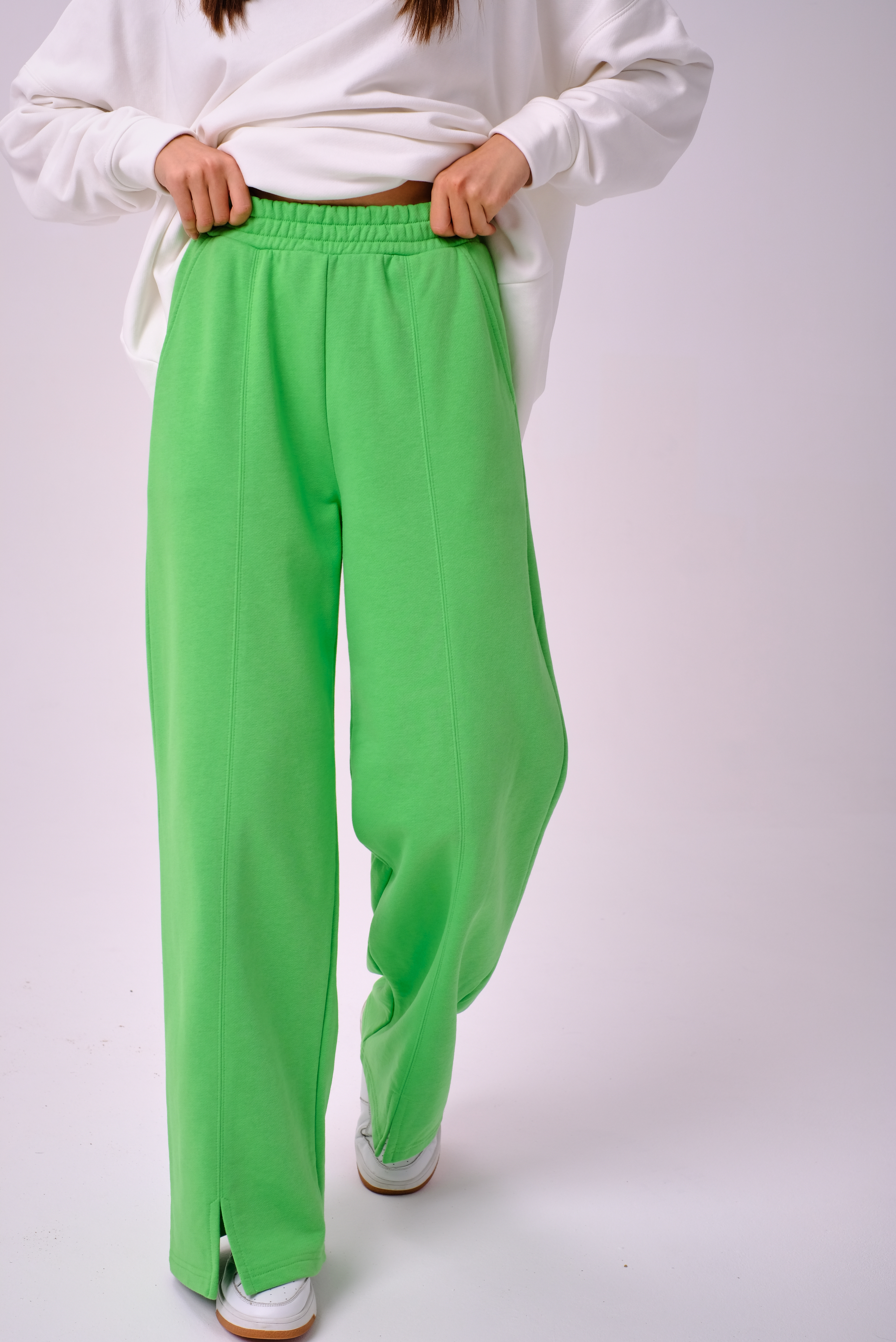 Зеленые брюки палаццо
