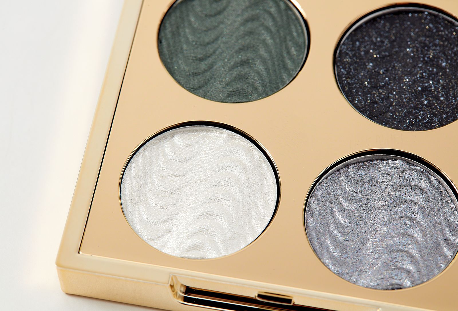 Ultimate eye look palettes. Revolution Pro Ultimate Eye look Palette Diamonds and Pearls.