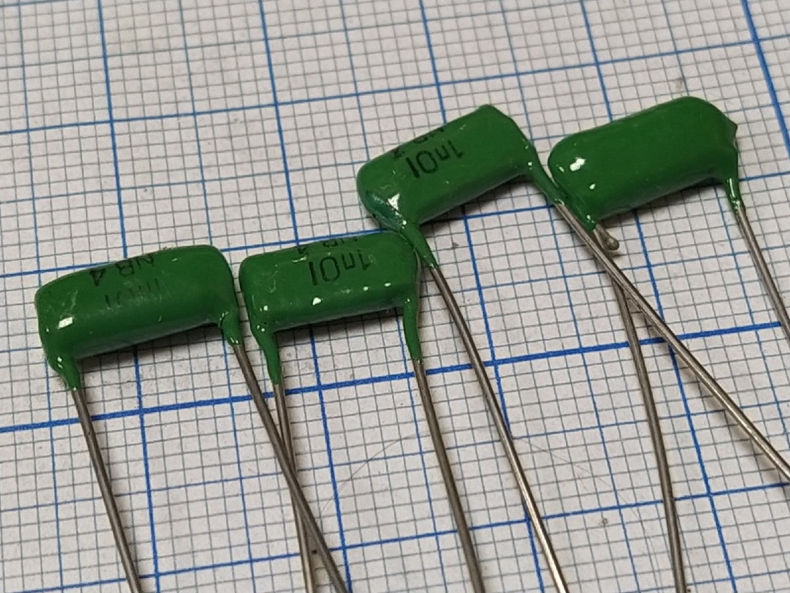 Конденсатор 100пф пленка. Конденсатор 100пф пленочный. Конденсатор 33 пф. 10 пф 100 в. 100пф.