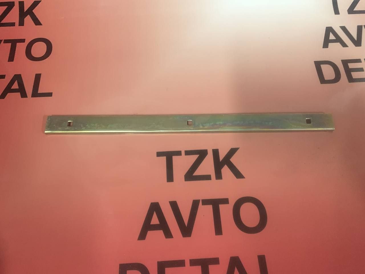 Планки брызговиков. Планка брызговика нива 21214. Планки брызговиков. Планка крепления брызговиков нива 21213. Крепление задних брызговиков нива 21213.