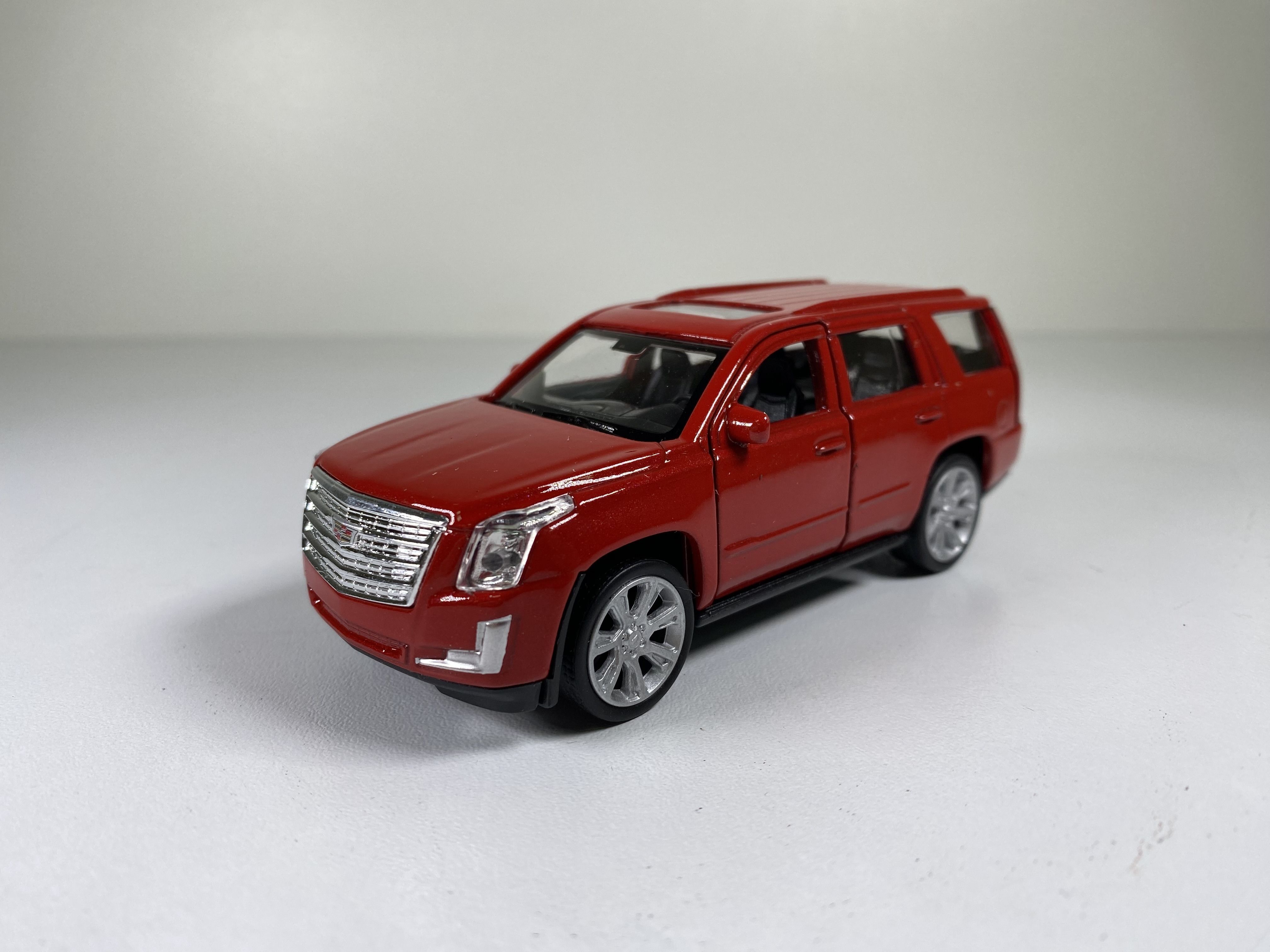 Модель-игрушка Cadillac Escalade с инерционным механизмом - купить с  доставкой по выгодным ценам в интернет-магазине OZON (1045862664)