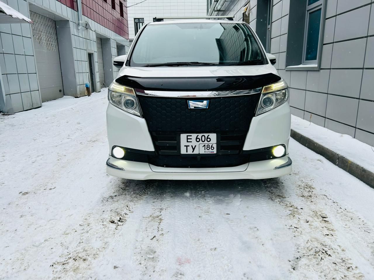 Утеплитель радиатора и бампера Toyota Noah 2014 -2017 III Тойота Ноах