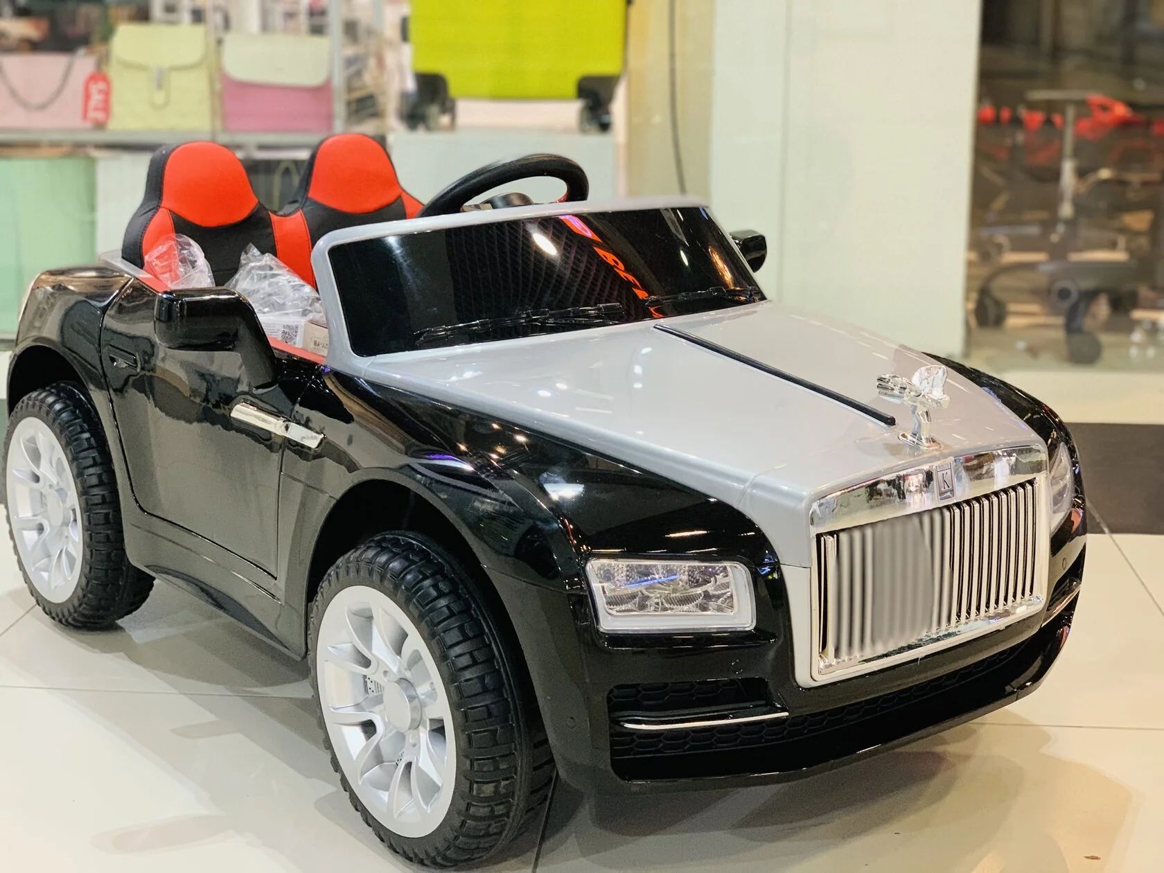 Электромобиль Rolls Royce c333cc