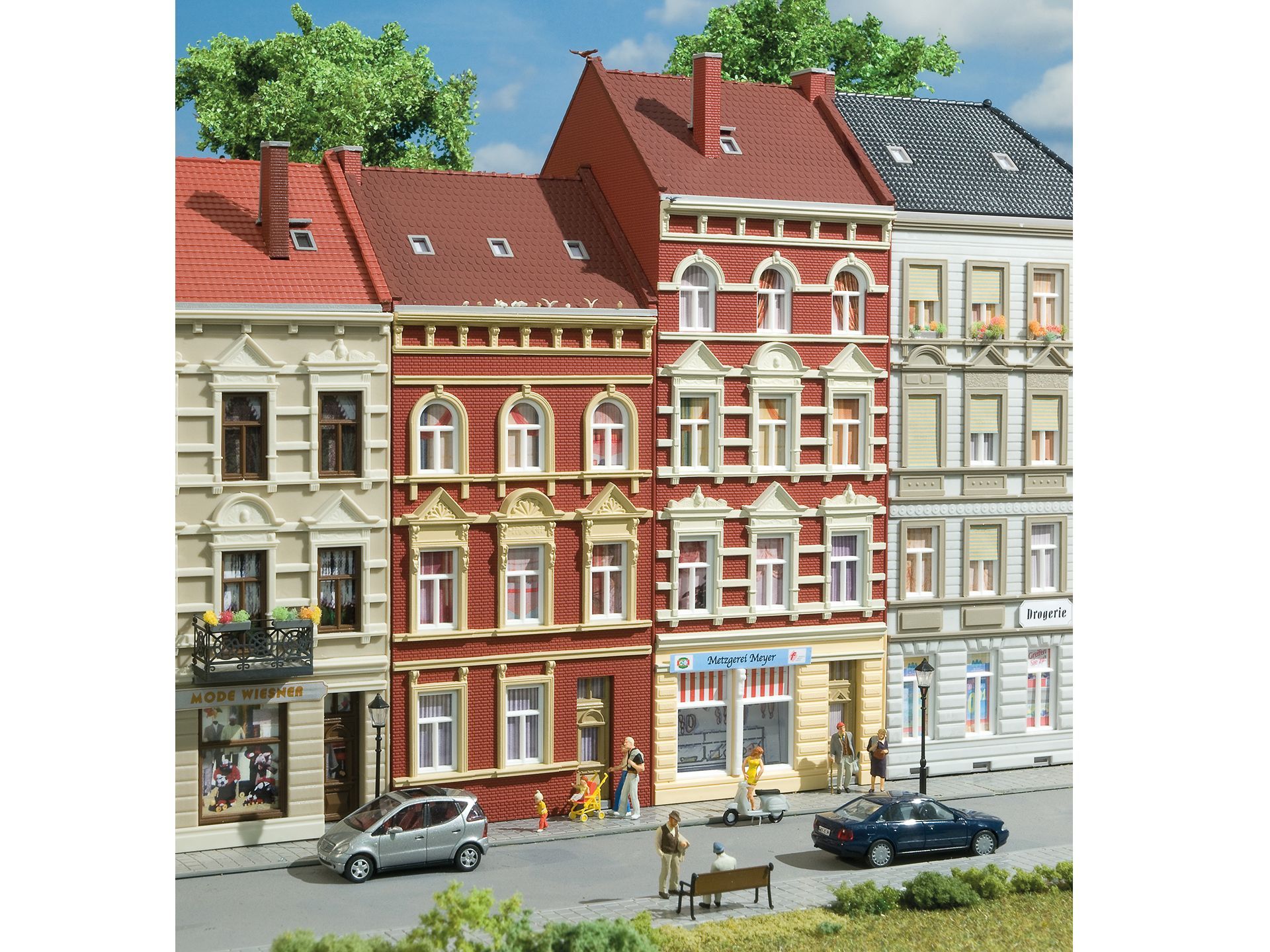 Строения 1 87. Auhagen. Auhagen 12236 двухэтажный многоквартирный дом с двумя гаражами