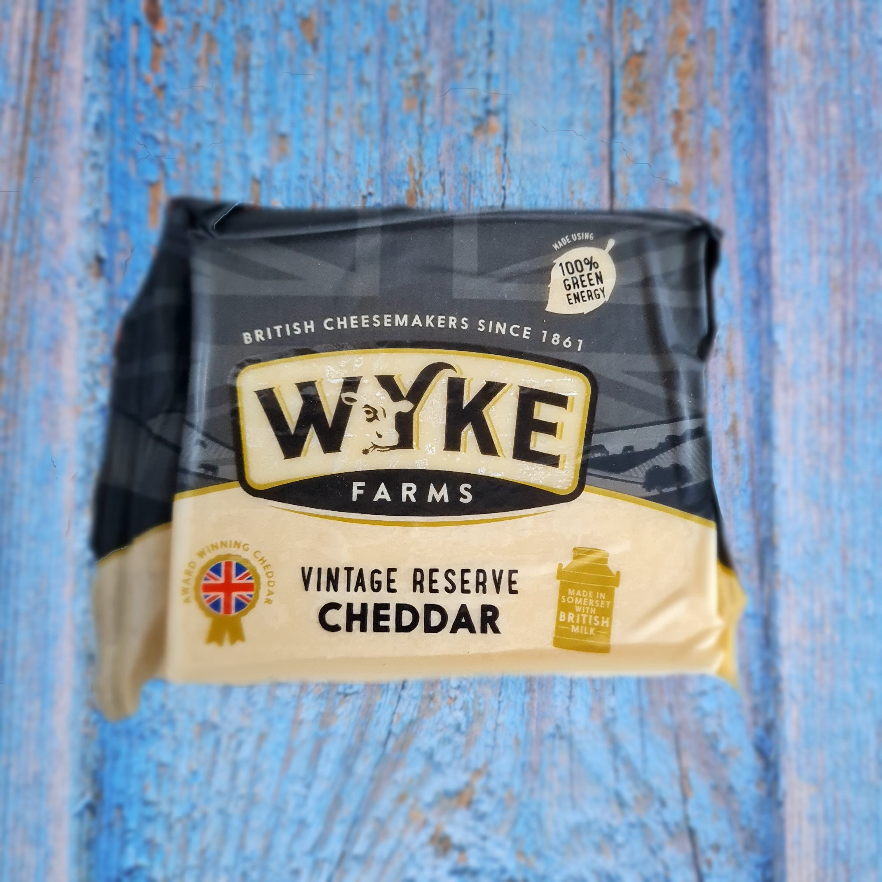 Твёрдый сыр Вайк Фармс Винтажный Резерв Чеддер сыр чёрный (Wyke Farms Vintage Reserve Cheddar ) 200гр