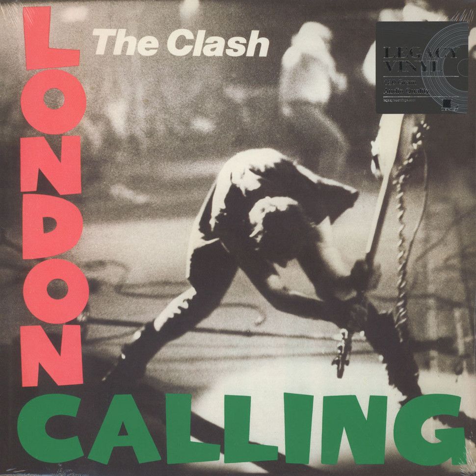 Разбивает гитару. Пит Таунсенд разбивает гитару. The Clash 1979. The Clash London calling обложка. Clash "London calling".