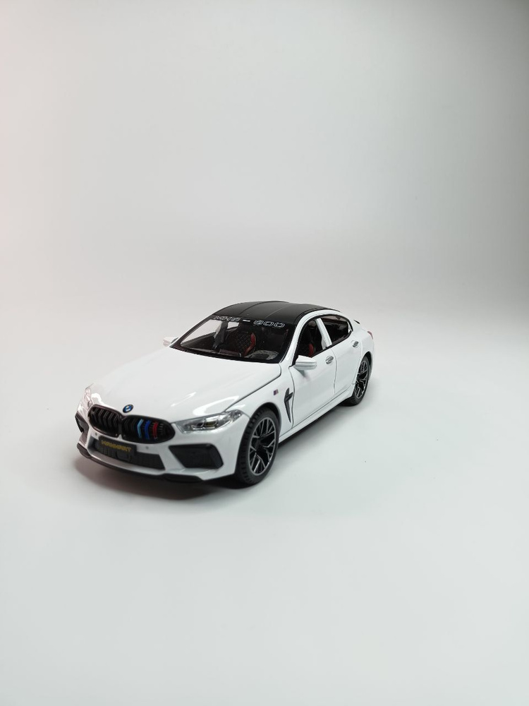 Модель автомобиля BMW M8 коллекционная металлическая игрушка масштаб 1:24 белый  #1