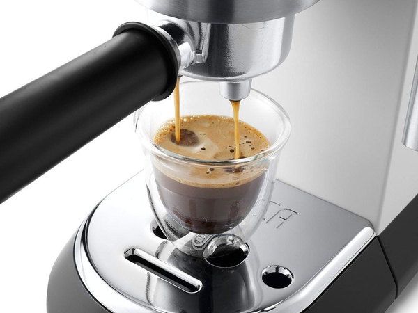 Кофеварка рожковая DeLonghi Dedica EC 685.W, белый - купить с доставкой ...